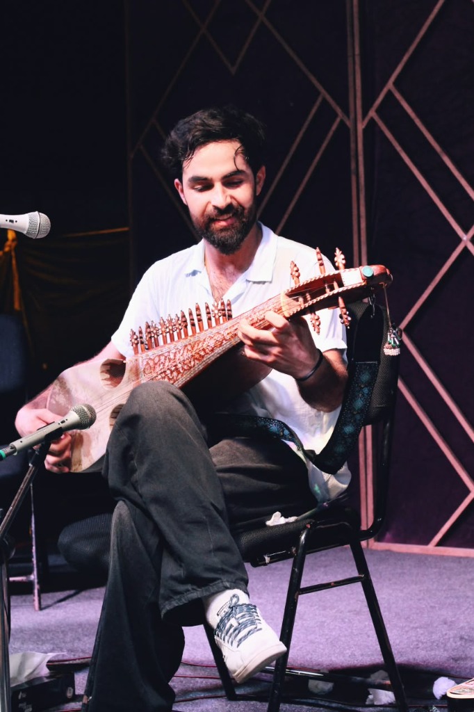 Khalid Abbas Barcha playing Rubab live on stage